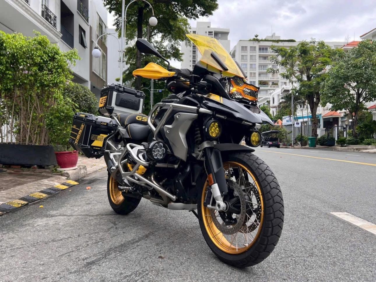 [T5/2025] BMW R1250 GS bản kỷ niệm 40th limited lướt 5k km full kịch đ