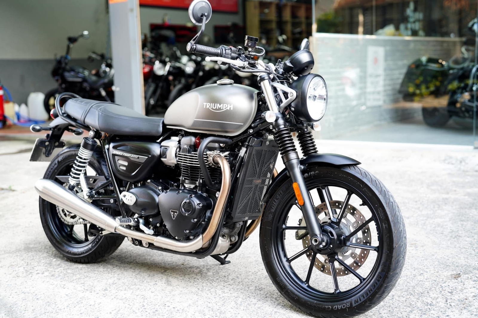 Triumph Speed Twin Matt Ironstone 900cc 2023 odo 2030km