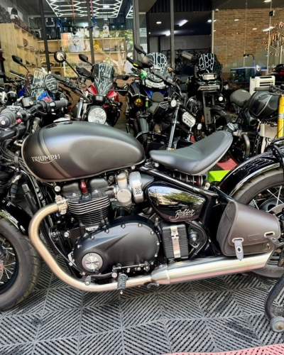[T12/2025] Triumph Bobber 1200 2023 lướt 300km như xe mới & BMW R9T 2018 full kịch gần 400 triệu đồ chơi