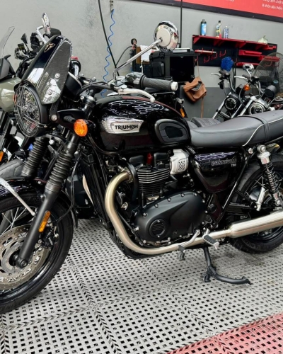 Triumph Bonneville T100 2024 siêu lướt 2k km