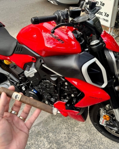 [T1/2026] Ducati V4 2024 siêu lướt 244km có pô Akrapovic Titanium full-system map hãng