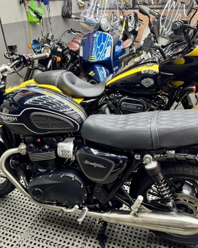 [T10/2025] Harley Road Glide 2023; Triumph Street Twin 2019; Harley 48 2020