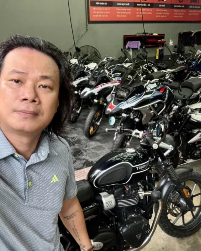 [T10/2026] Triumph Street Twin 900cc 2018 odo 18k km & Triumph Street Triple 765R 2019 odo 12k km