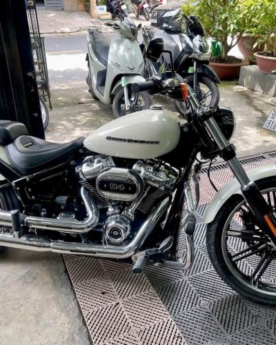[T8/2026] Harley Softail Breakout 2019 màu Bonneville Salt Pearl