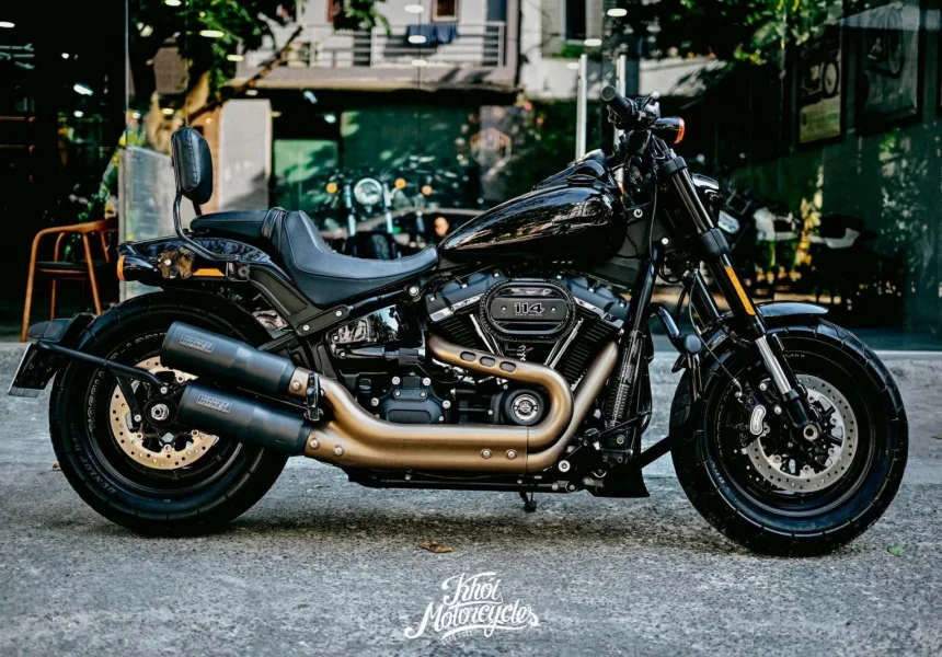 Harley Davidson Softail Fat Bob 2018 114ci Vivid Black Odo 3k miles