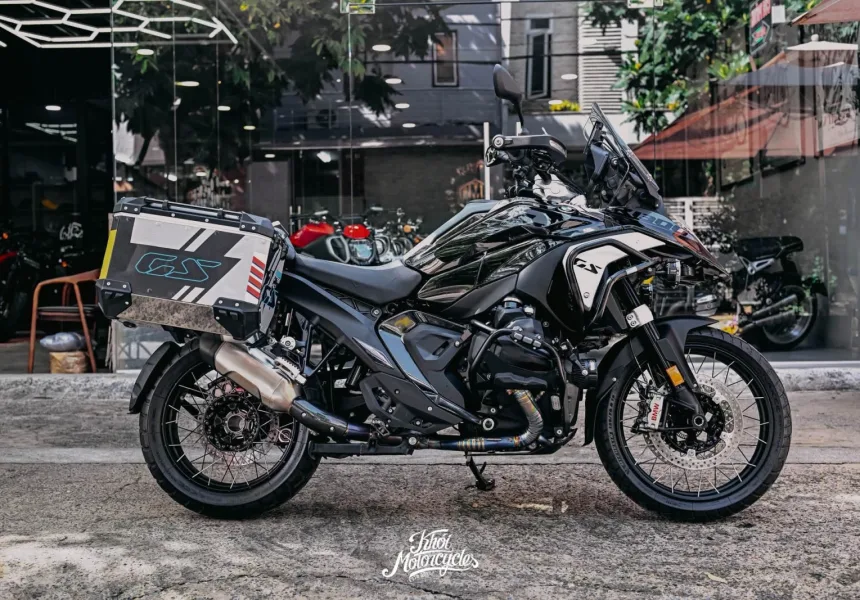 BMW R1300 GS Triple Black 2026 bản côn tay odo lướt 3k km