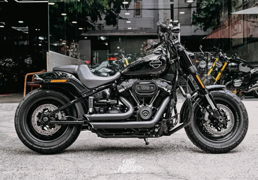 Harley Davidson Softail Fat Bob 2020 màu Black Denim Odo 7k miles