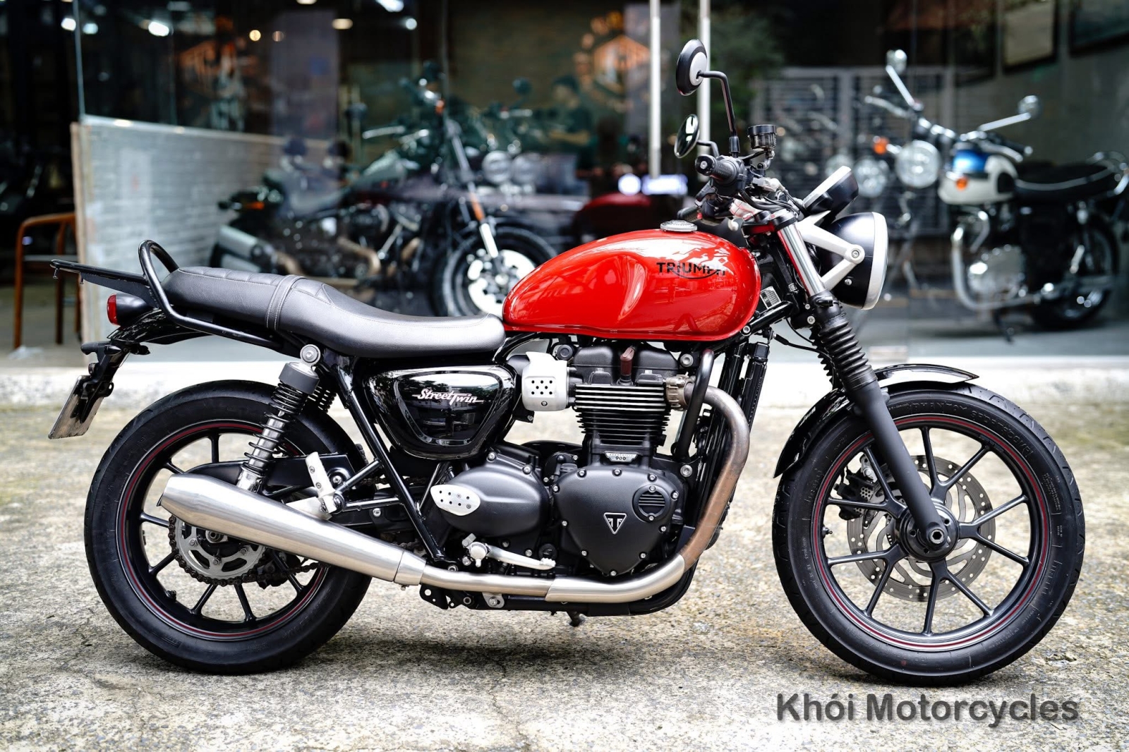 Triumph Street Twin 900cc 2018 Cranberry Red odo 23k