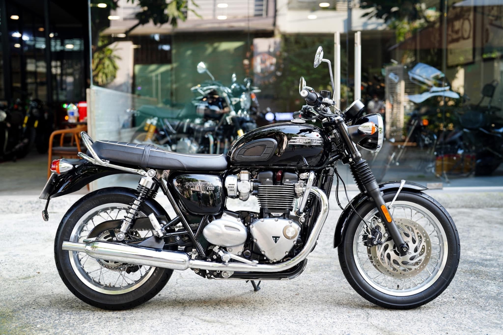 Triumph Bonneville T120 2023 Jet Black