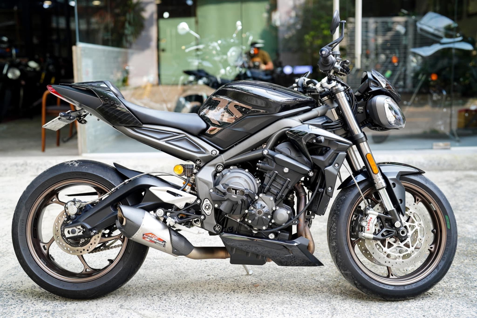 Triumph Street Triple 765RS 2023 phiên bản Carbon