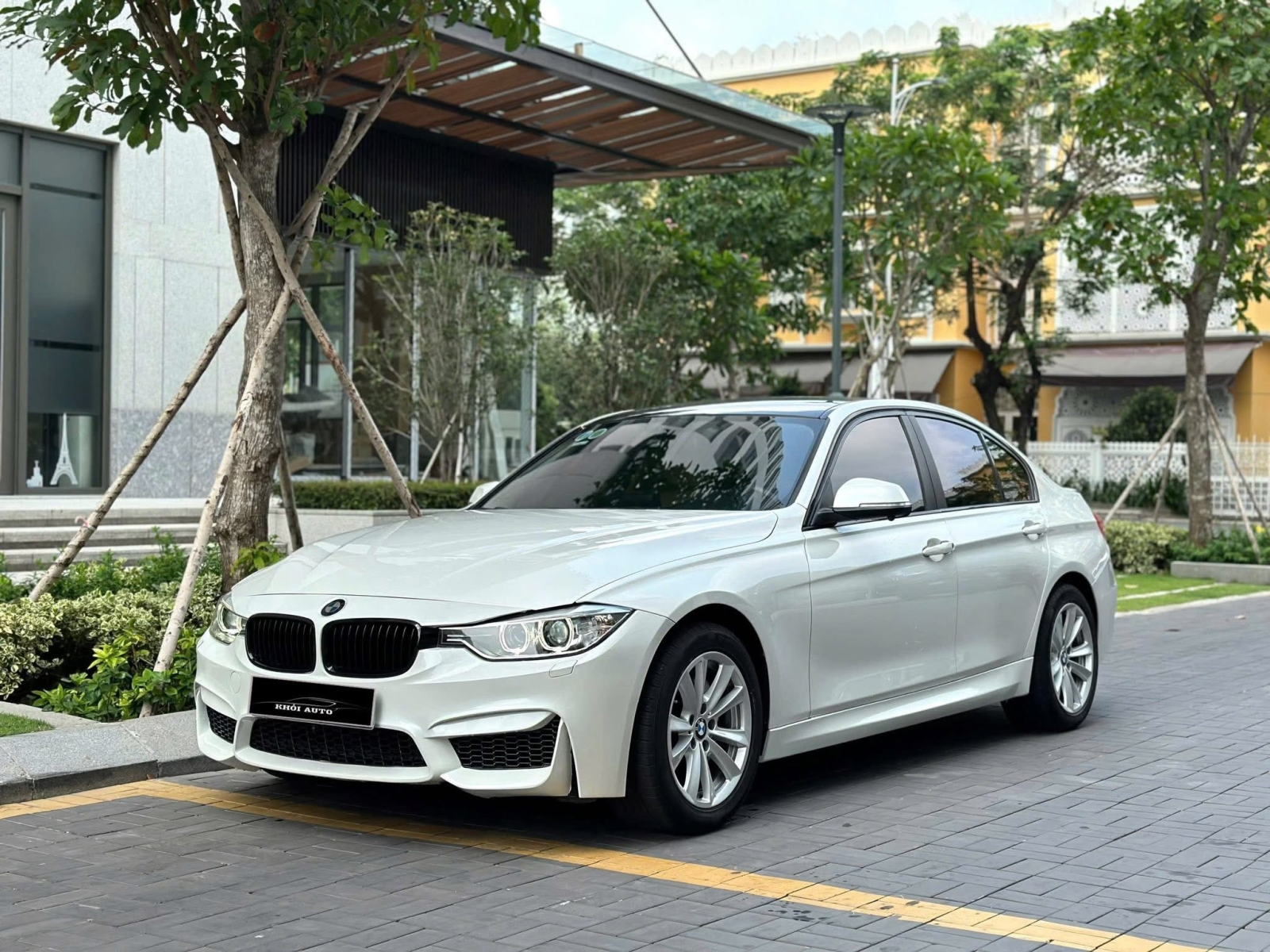 BMW 320i model 2015