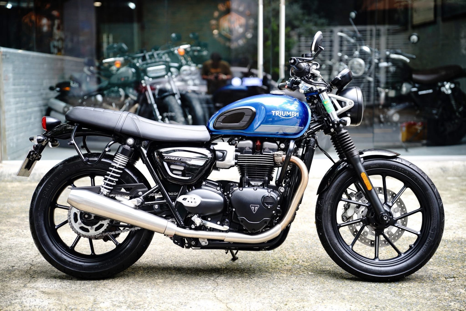 Triumph Street Twin 900cc 2022 Cobalt Blue odo 2700km