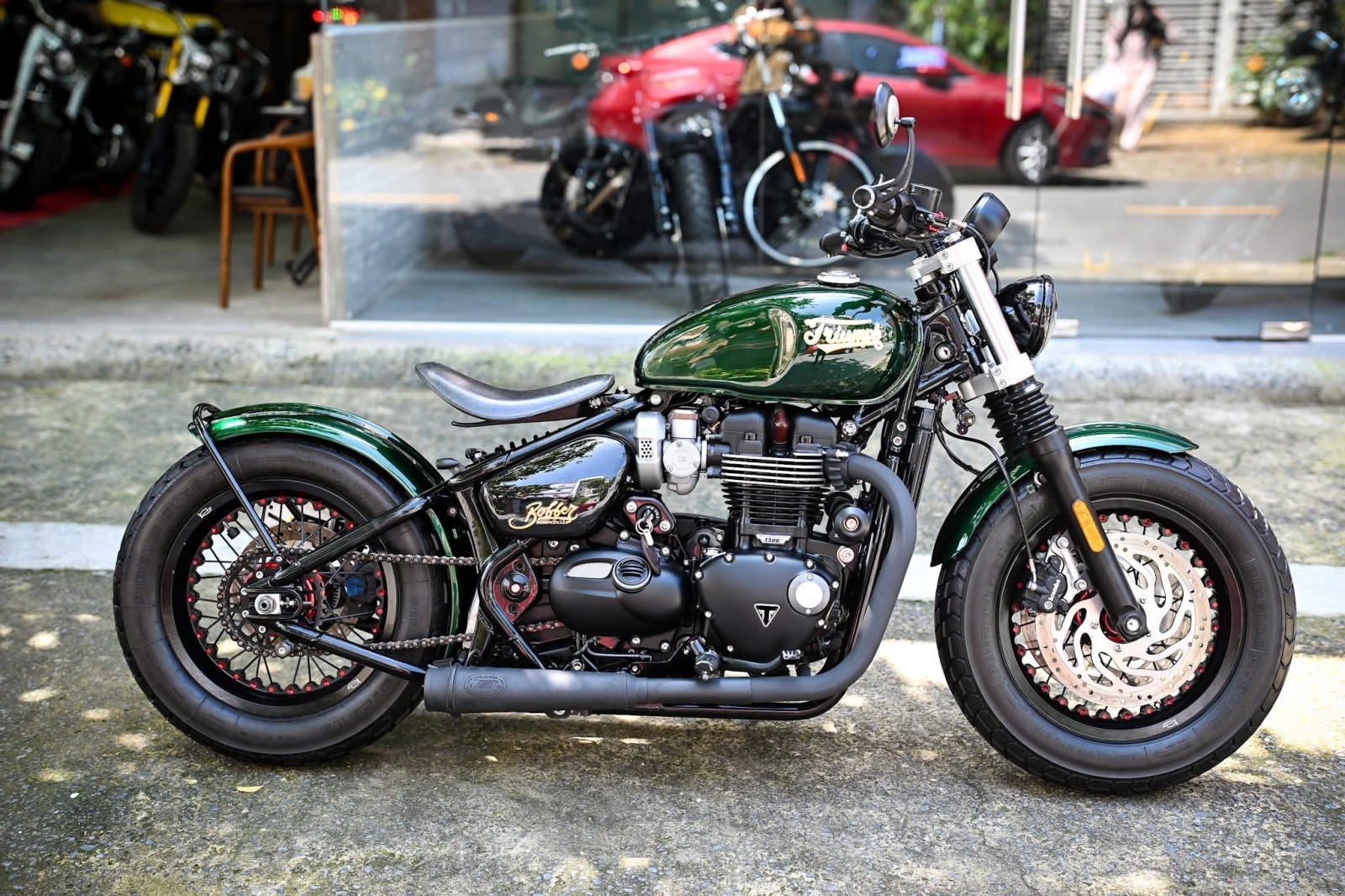 Triumph Bobber Black 1200cc 2019 màu British Racing Green