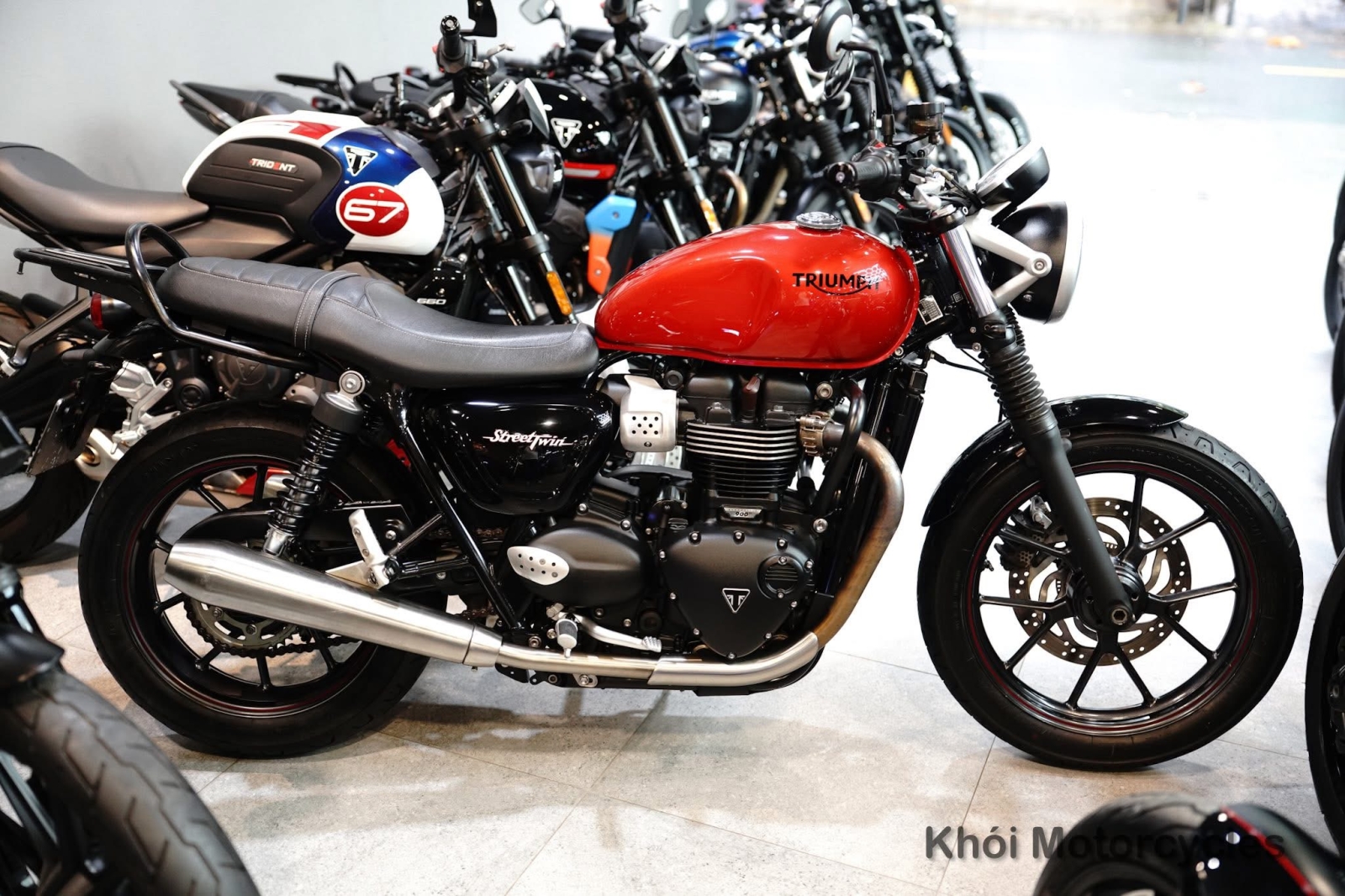 Triumph Street Twin 900cc 2018 Cranberry Red odo 23k