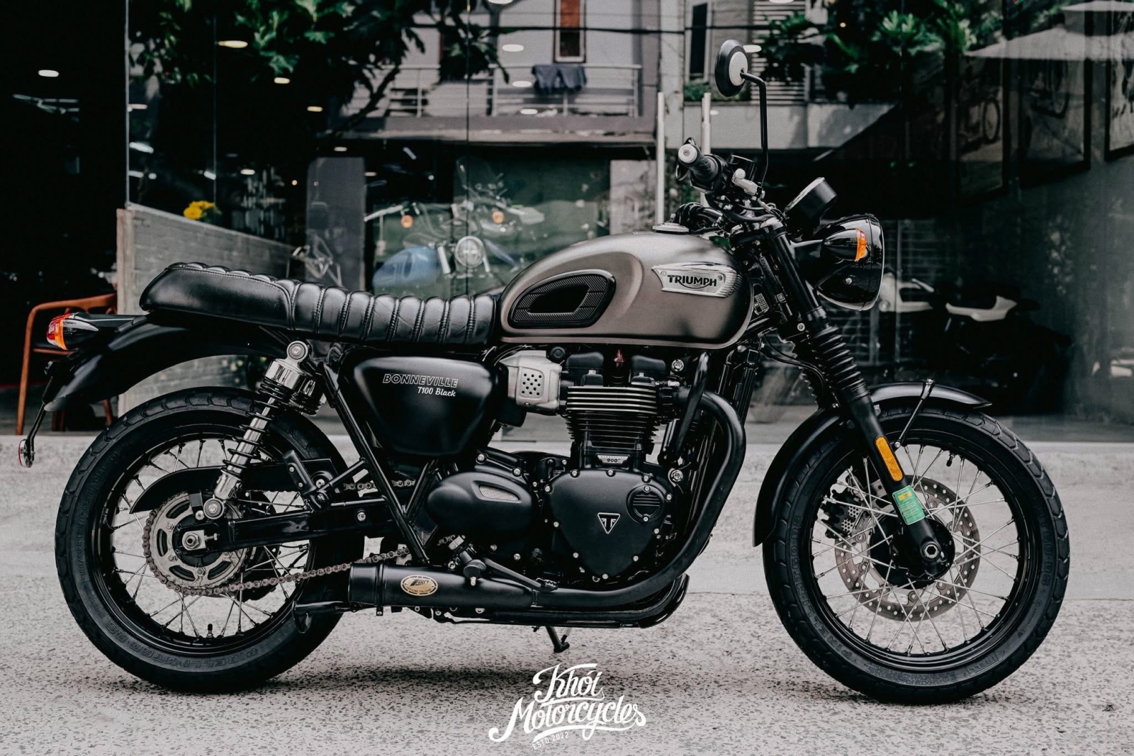 Triumph Bonneville T100 2020 Matt Ironstone odo 5k km