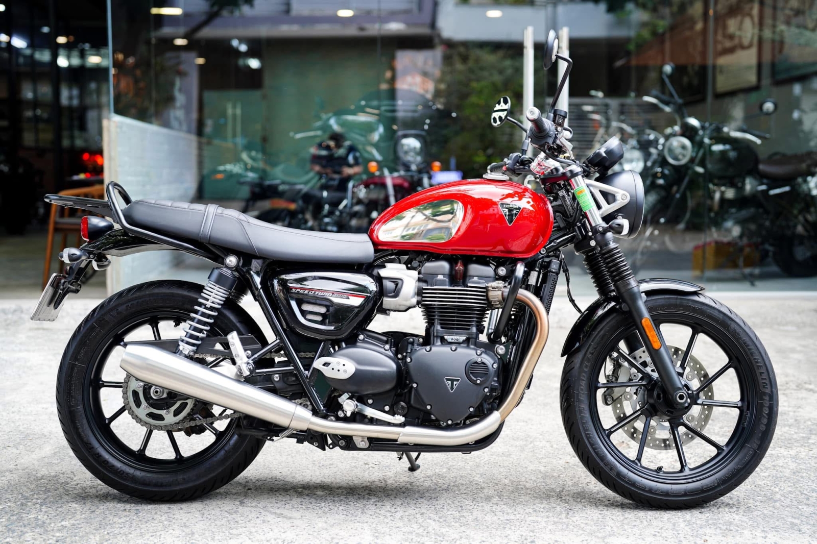 Triumph Speed Twin 900cc 2023 phiên bản Chrome màu Cranberry Red