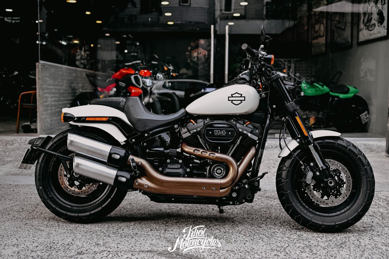 Harley Davidson Softail Fat Bob 2019 114ci màu Bonneville Salt Denim odo 6k miles