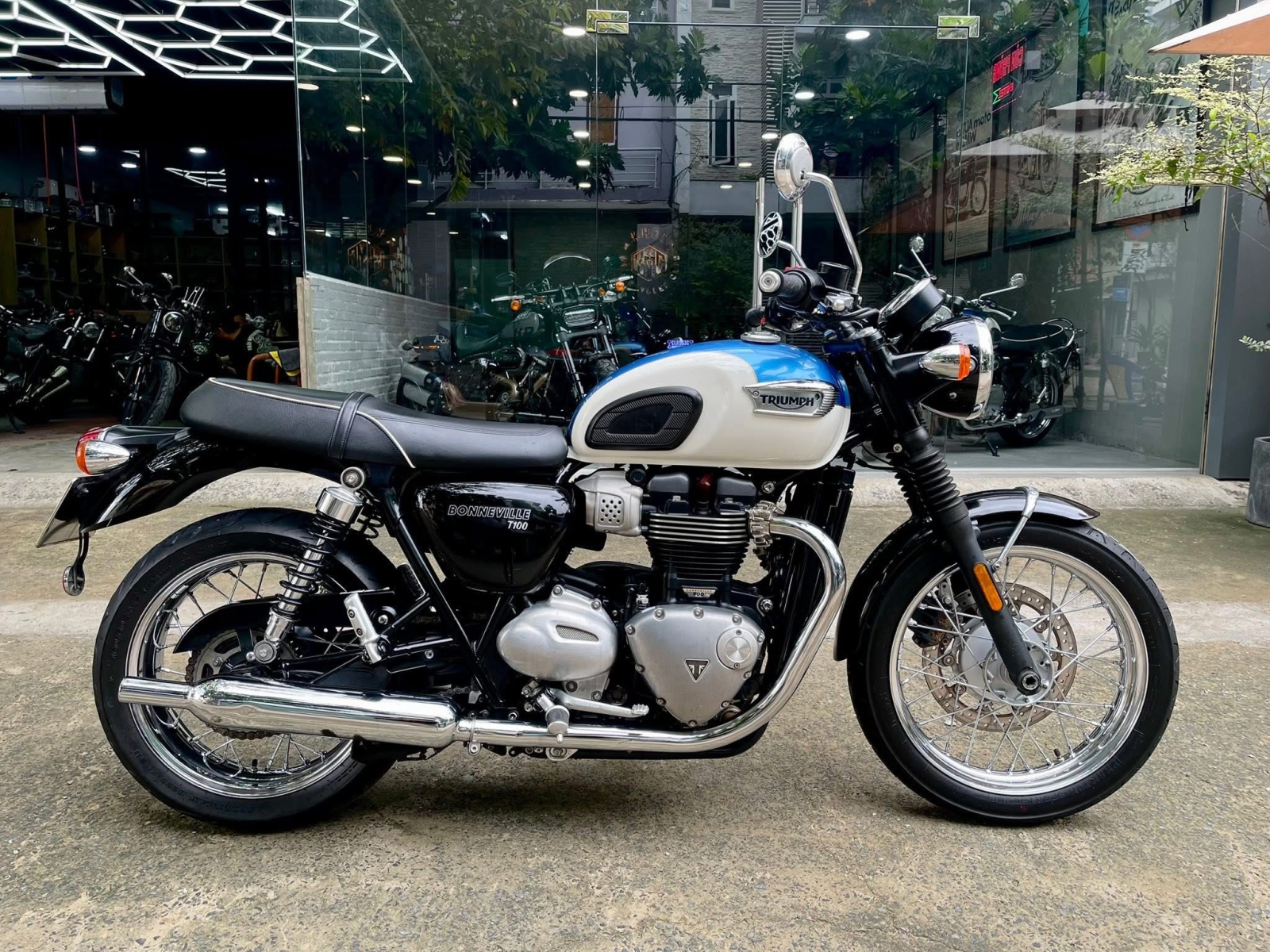 Triumph Bonneville T100 2019 Aegean Blue